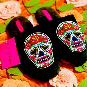 Embroidered Day of the Dead Women’s Slippers ♥️